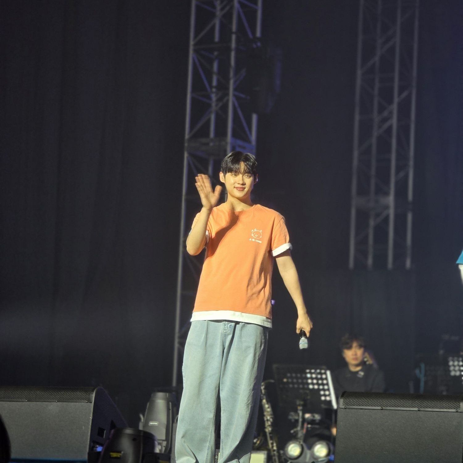 A moment captured by a fan of Choi Jaemyeong
