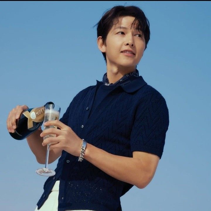 A moment captured by a fan of Song Joongki