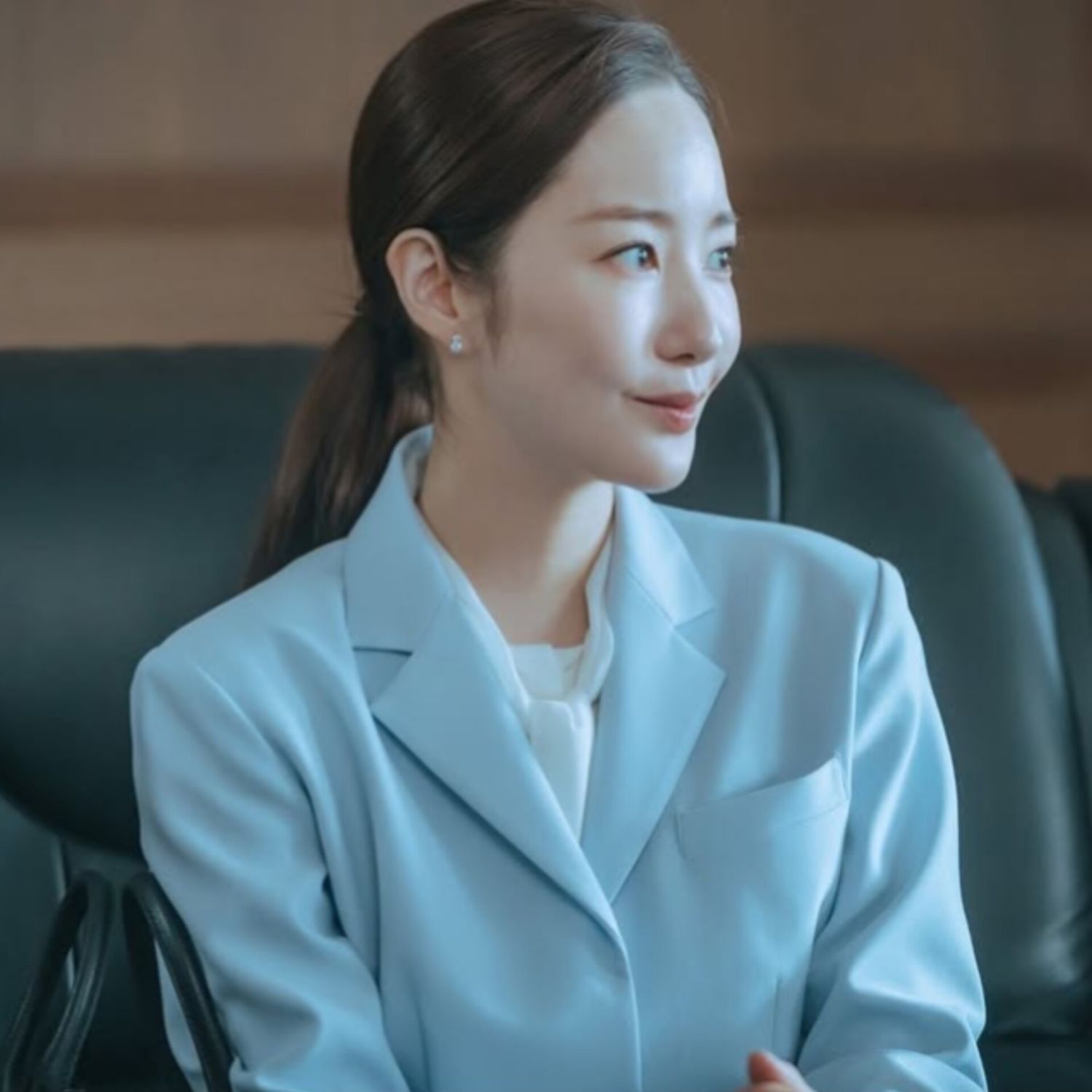 Behind-the-scenes cut of Park Minyoung