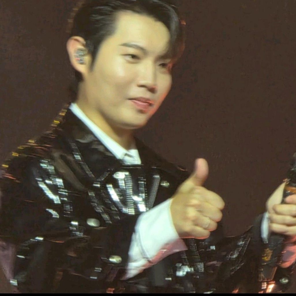 Currently spotlighted celeb post