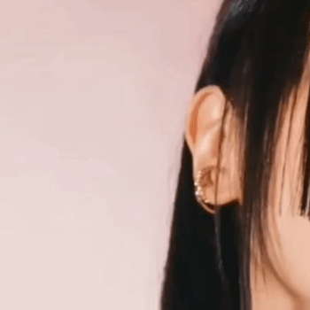 Behind-the-scenes cut of Shin Haesun