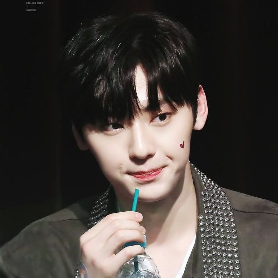 Recent activity shot of Hwang Minhyun