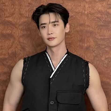 Recent activity shot of Lee Jongsuk