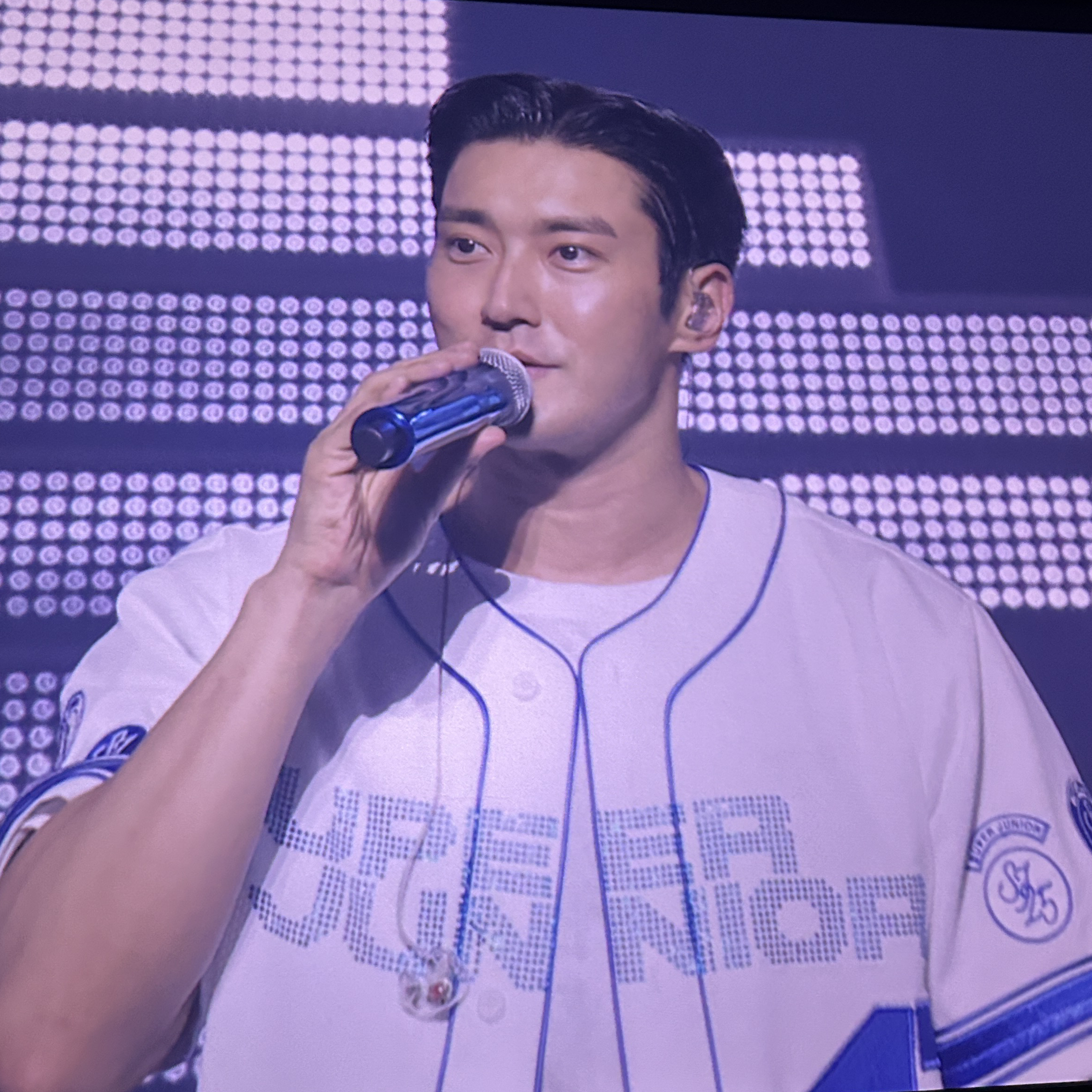 Behind-the-scenes cut of Choi Siwon