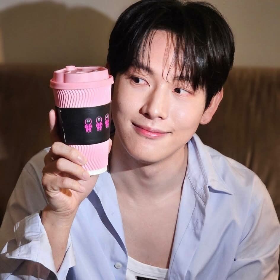 Behind-the-scenes cut of Lim Siwan