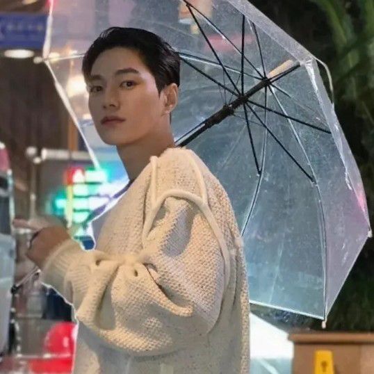 Latest photo of Kim Myungsoo (L)