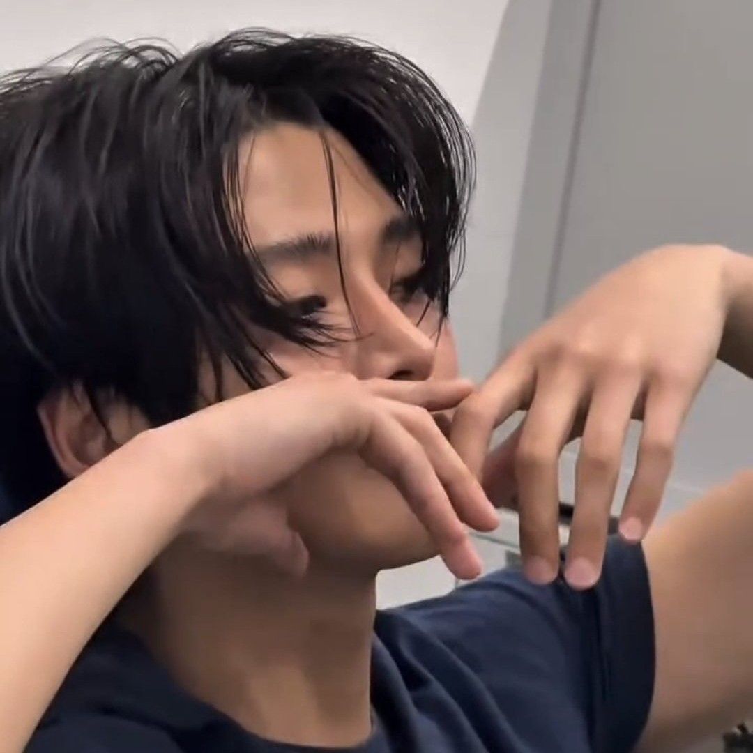 A moment captured by a fan of Rowoon