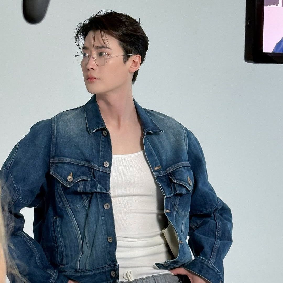 Behind-the-scenes cut of Lee Jongsuk