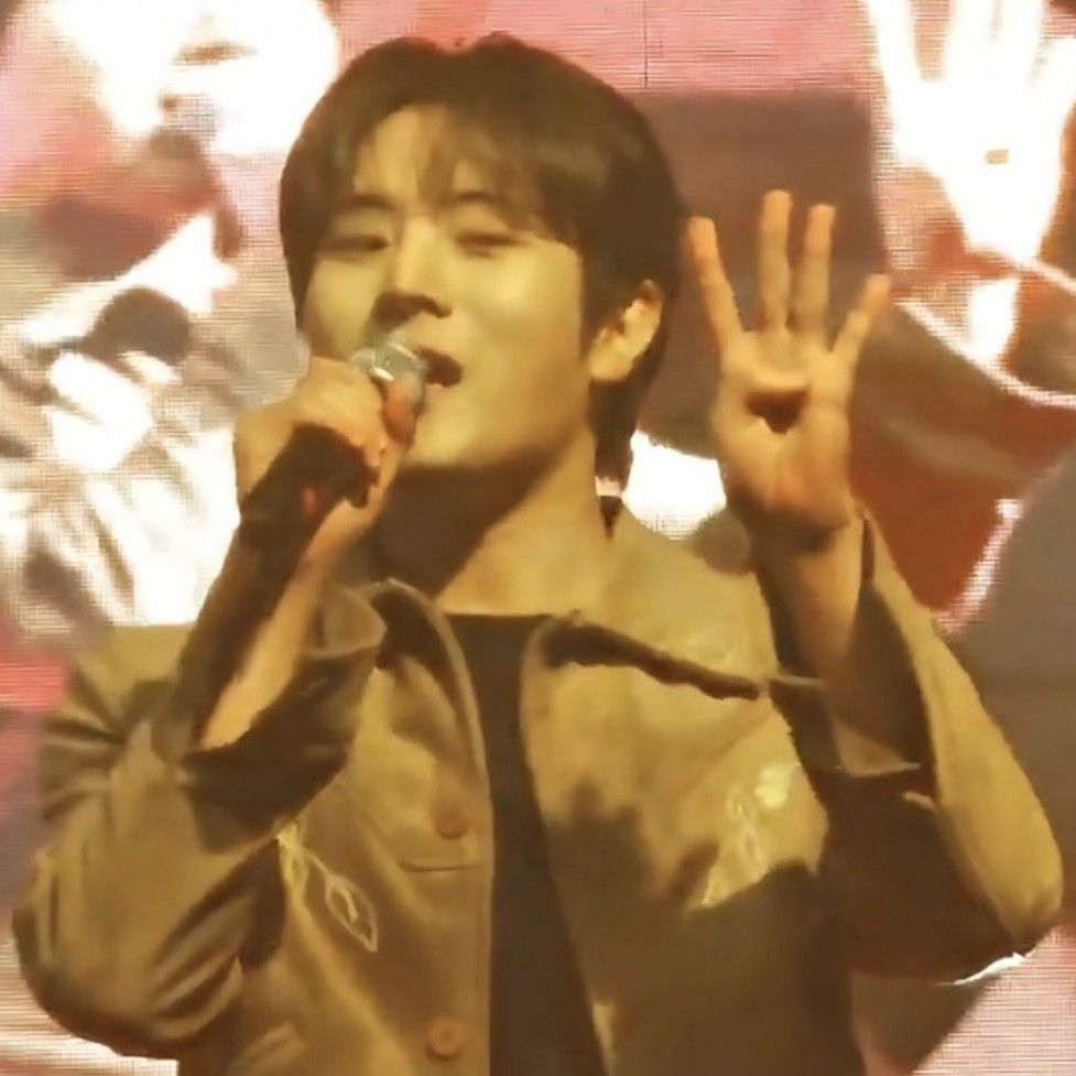 粉絲拍下的金俊賢瞬間