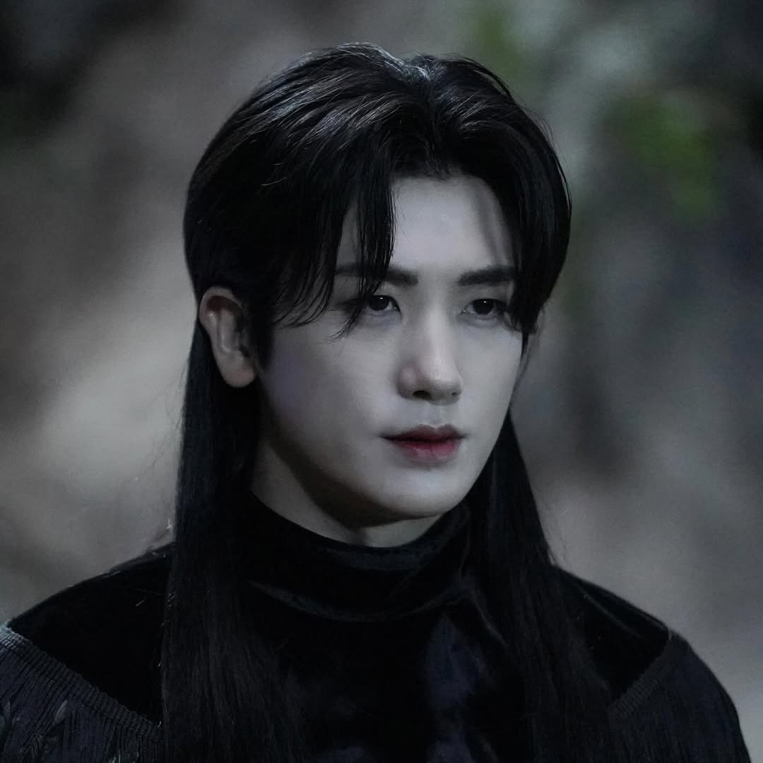 A moment captured by a fan of Park Hyungsik