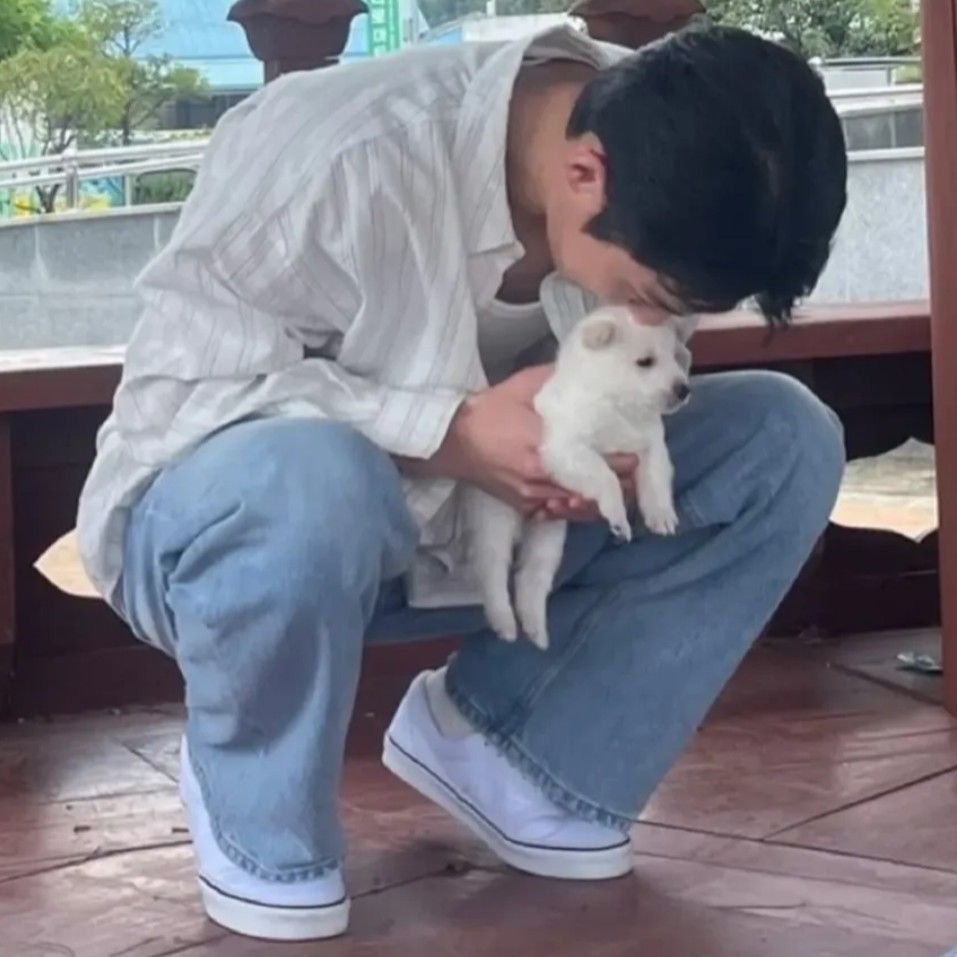 Behind-the-scenes cut of Lee Jaewook