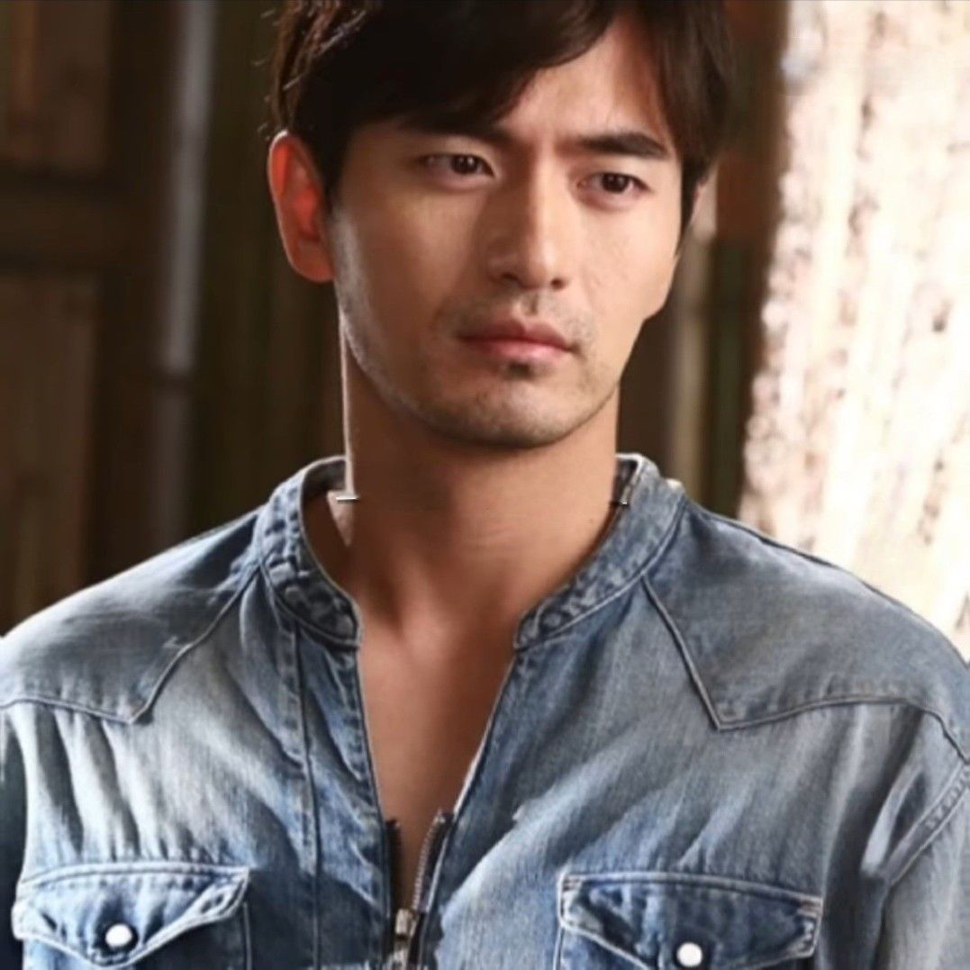 Behind-the-scenes cut of Lee Jinwook