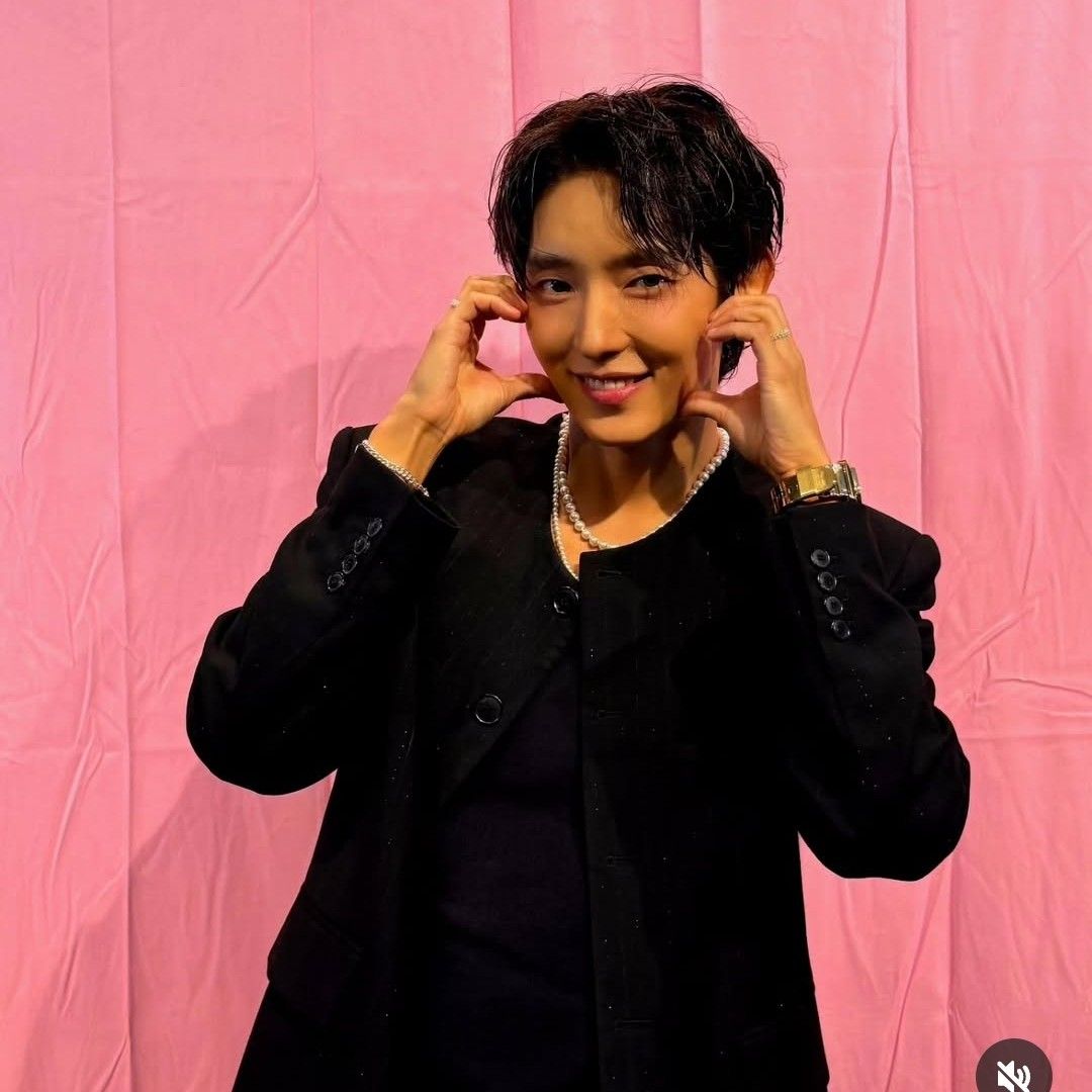 Behind-the-scenes cut of Lee Joongi