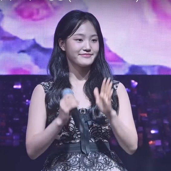 A moment captured by a fan of Kim Taeyeon
