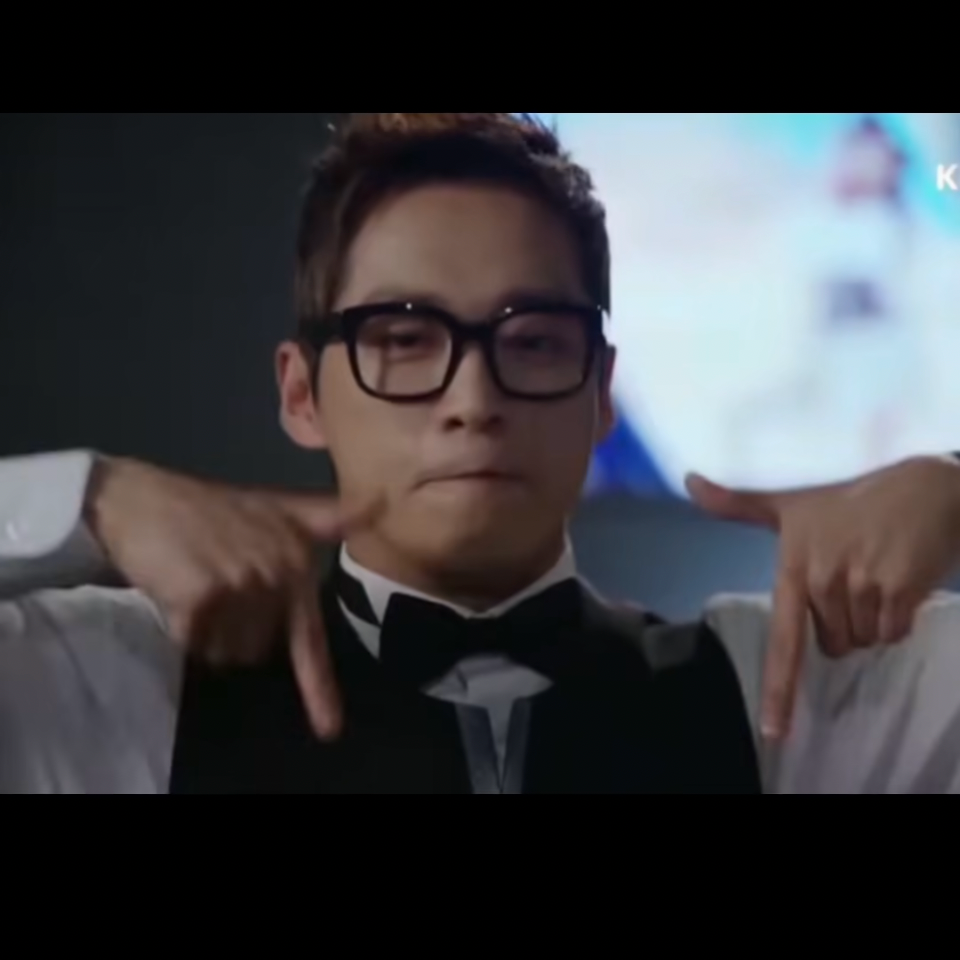 Behind-the-scenes cut of Namkoong Min