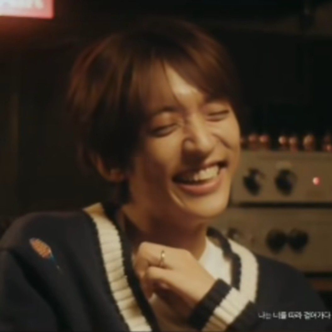 Behind-the-scenes cut of Lee Seungyoon