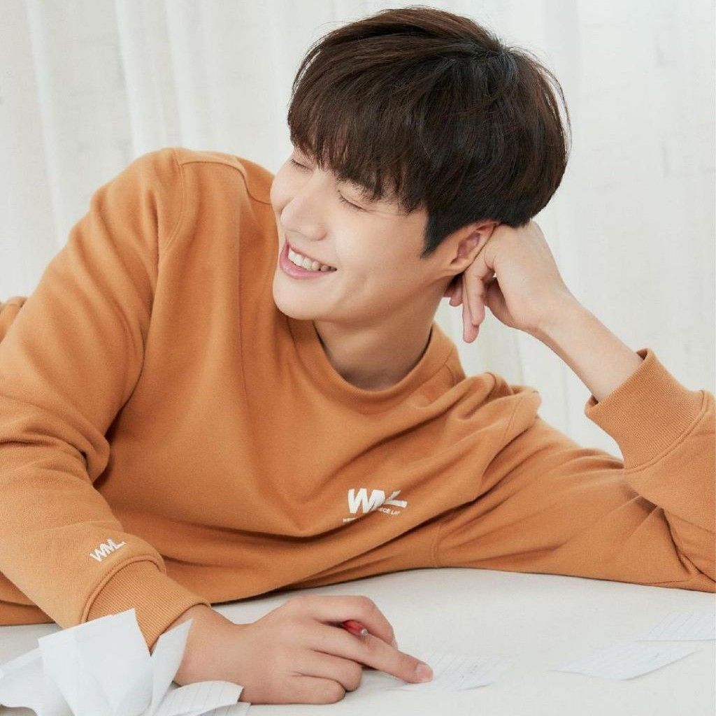 金宣虎的最新照片