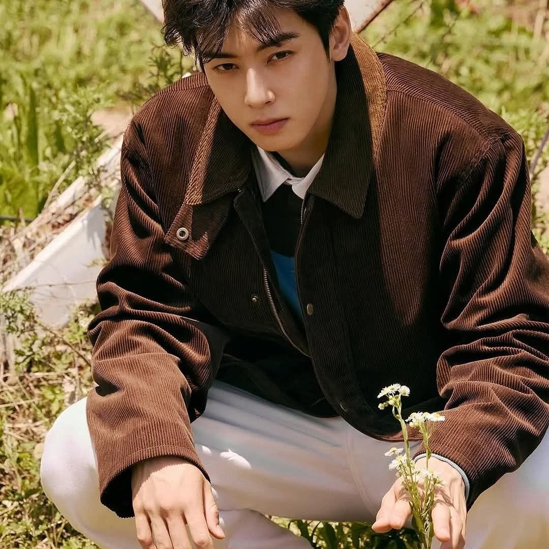 Latest photo of Cha Eunwoo