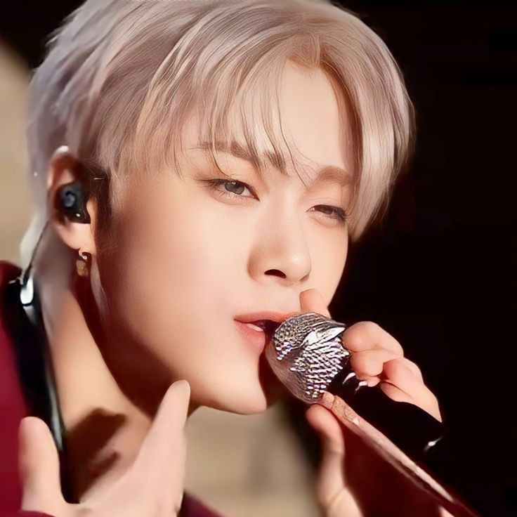 Latest photo of Cha Eunwoo