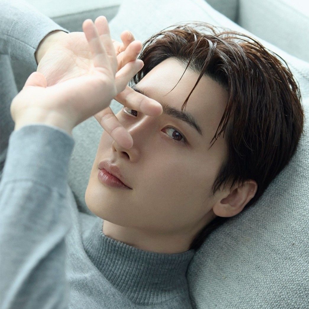 Recent activity shot of Lee Jongsuk