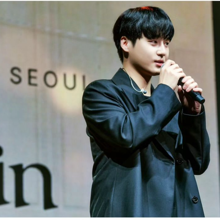 A moment captured by a fan of Yang Sejong