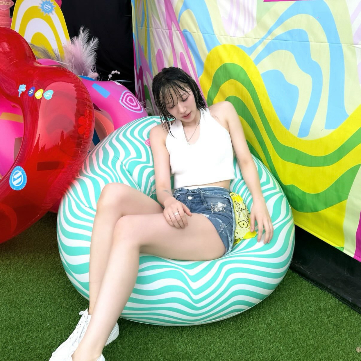 A moment captured by a fan of BADA