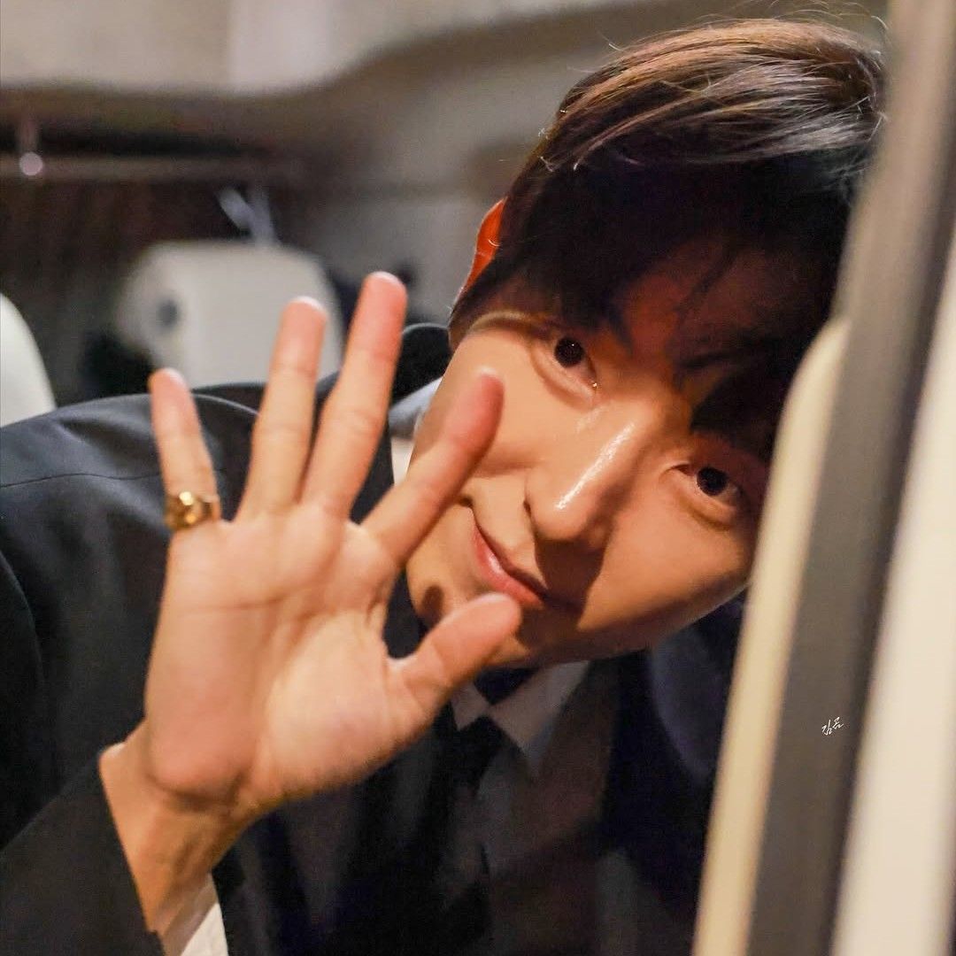 A moment captured by a fan of Lee Joongi