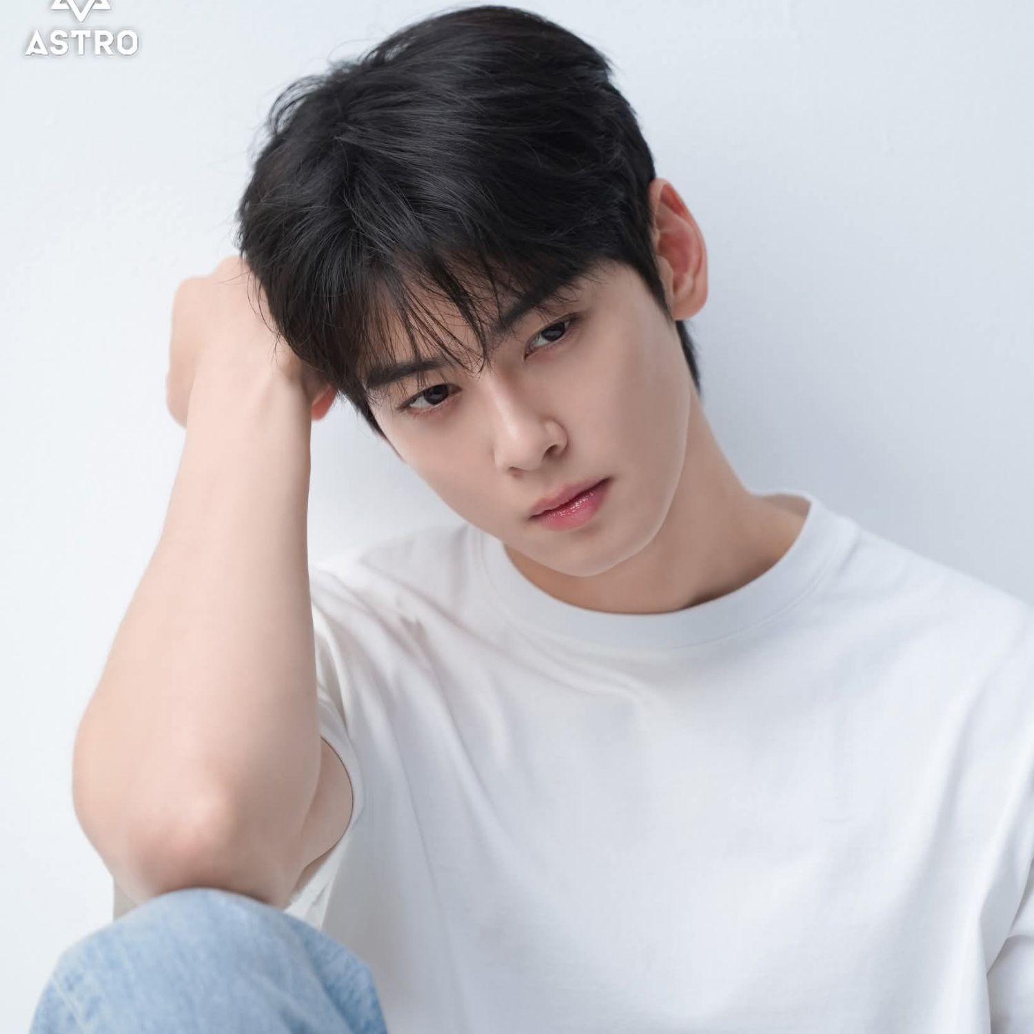 Behind-the-scenes cut of Cha Eunwoo
