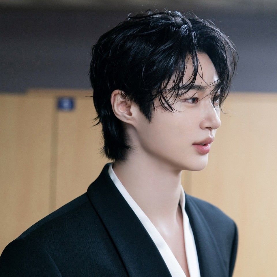 Behind-the-scenes cut of Byeon Wooseok