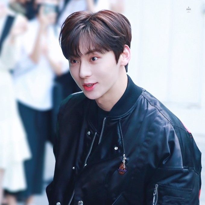 Behind-the-scenes cut of Hwang Minhyun