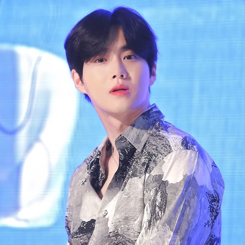 Behind-the-scenes cut of Suho