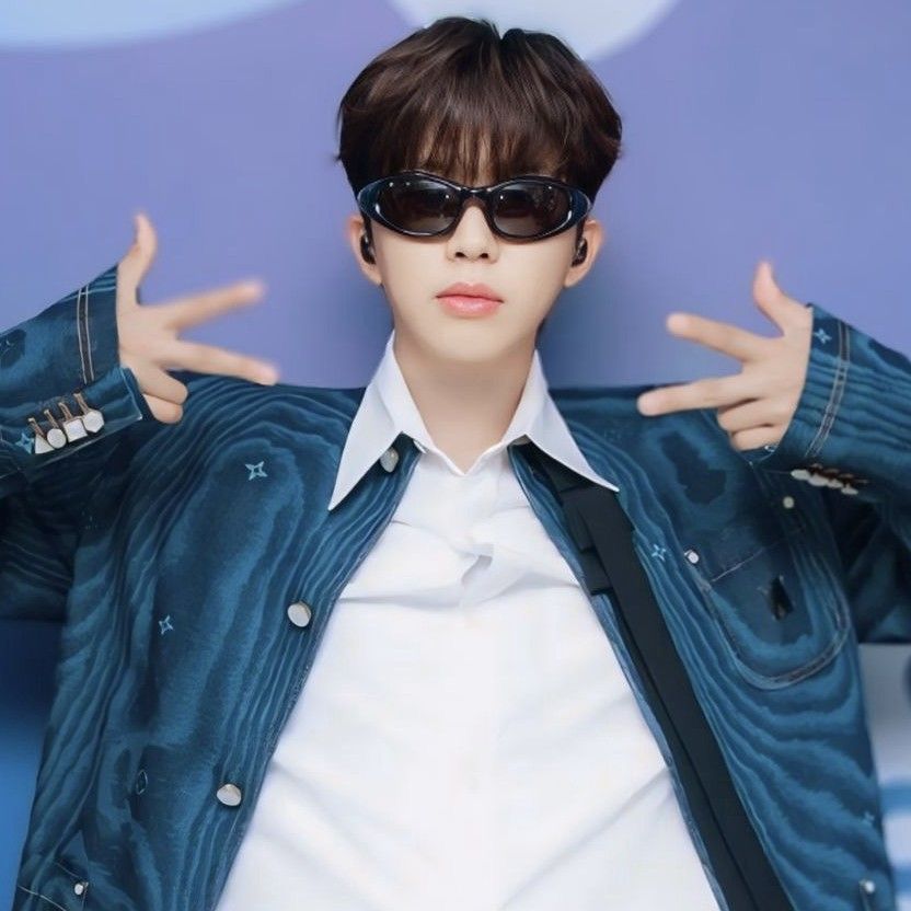 Behind-the-scenes cut of Lim Youngwoong