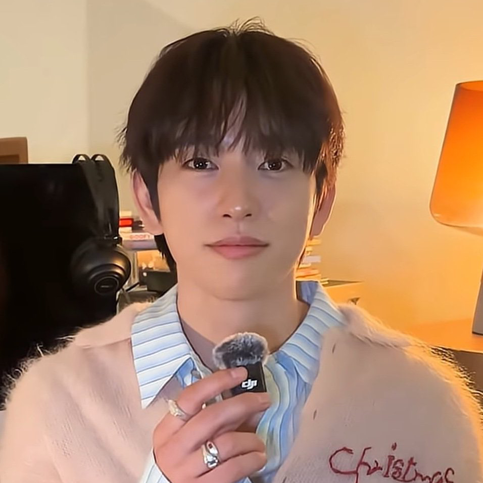 Foto kegiatan terbaru dari Park Jinyoung