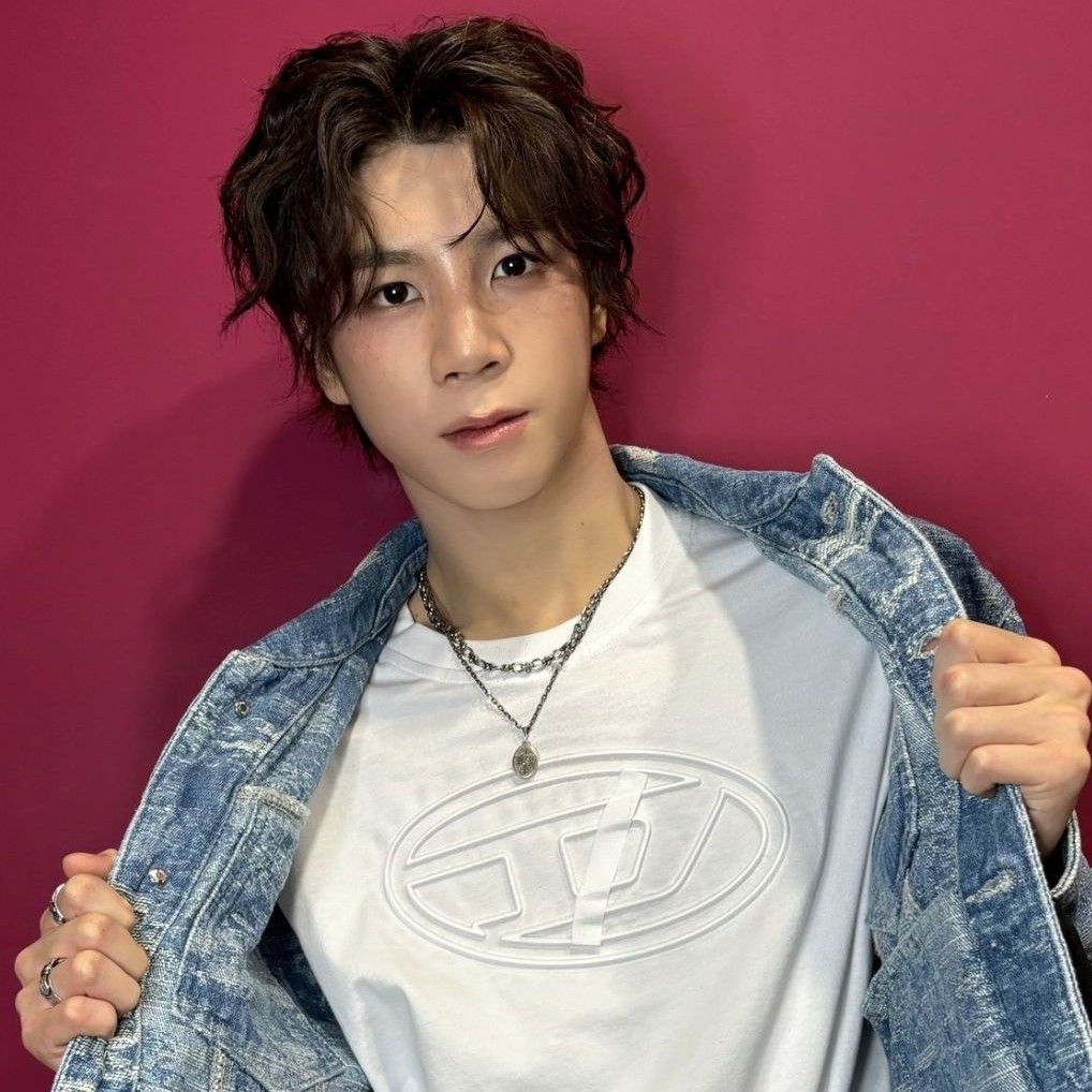 Behind-the-scenes cut of Jeong Dongwon