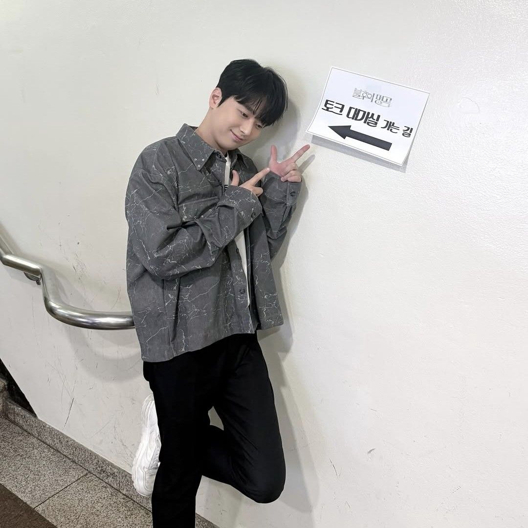 A moment captured by a fan of Lee Chanwon