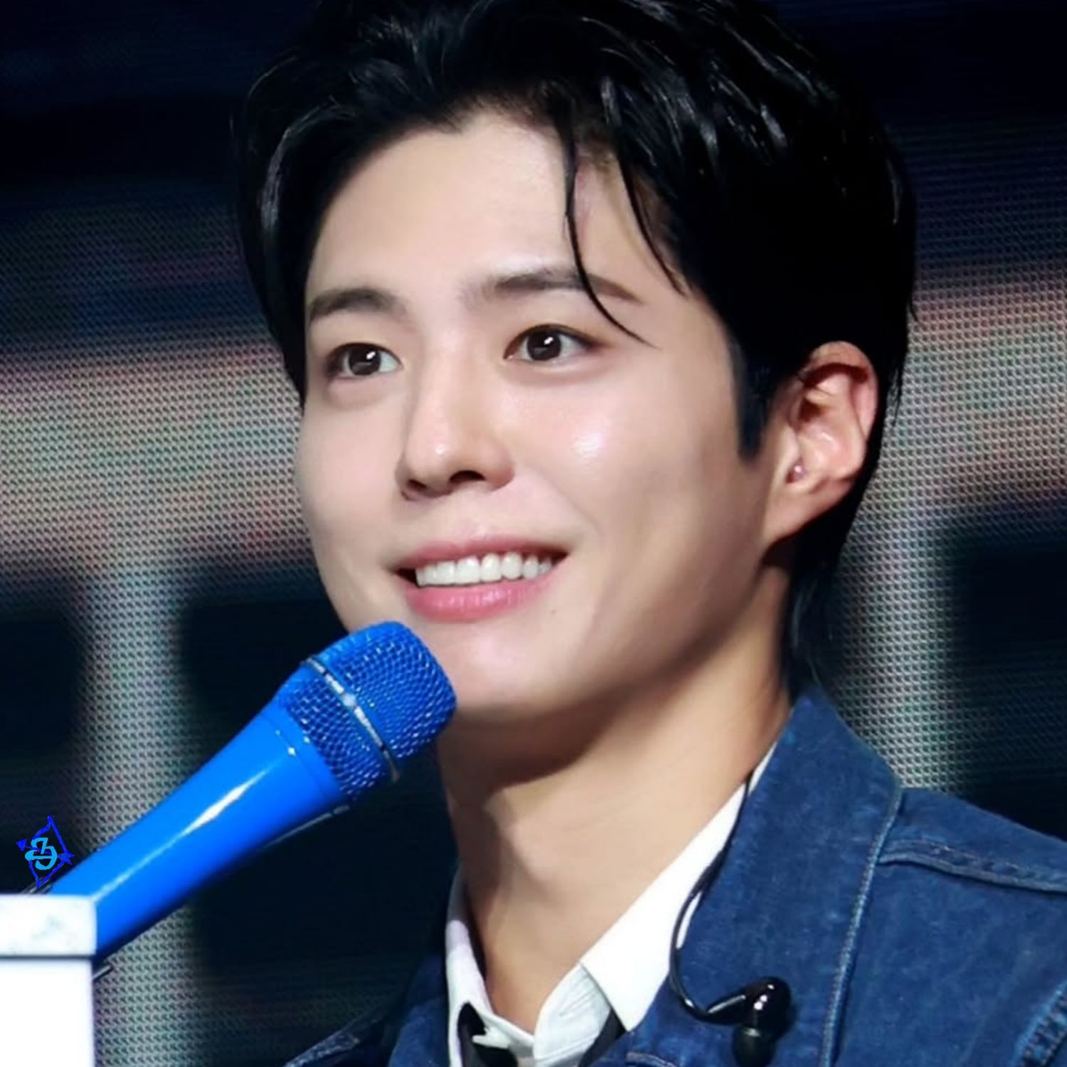 A moment captured by a fan of Park Bogum