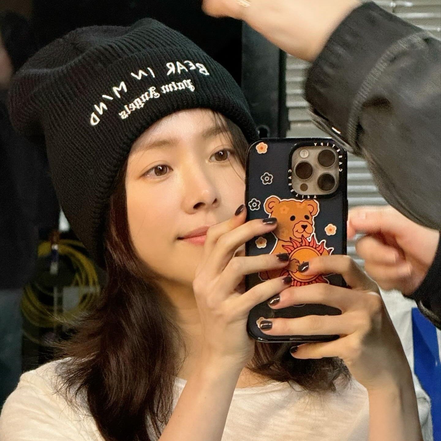 Behind-the-scenes cut of Han Jimin