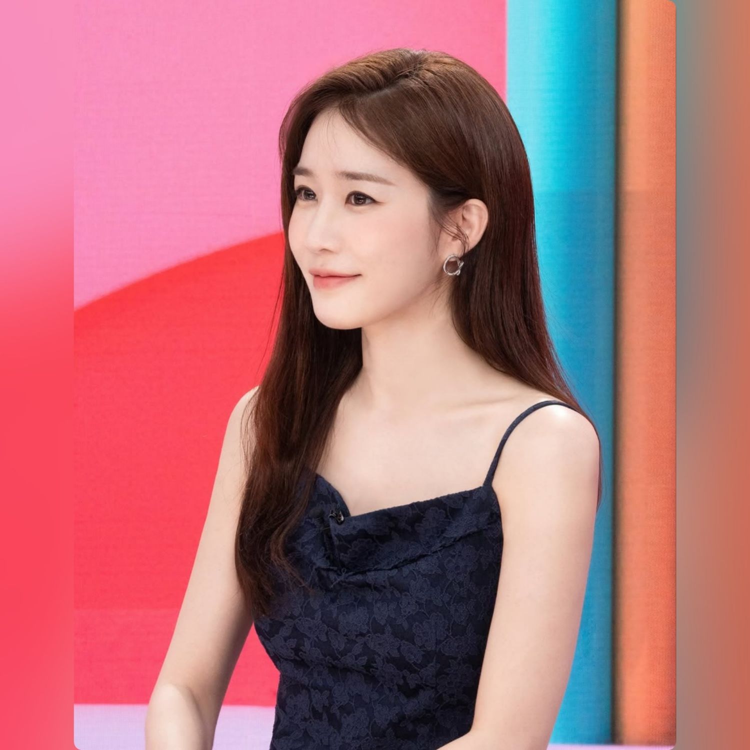 Behind-the-scenes cut of Yoo Inna