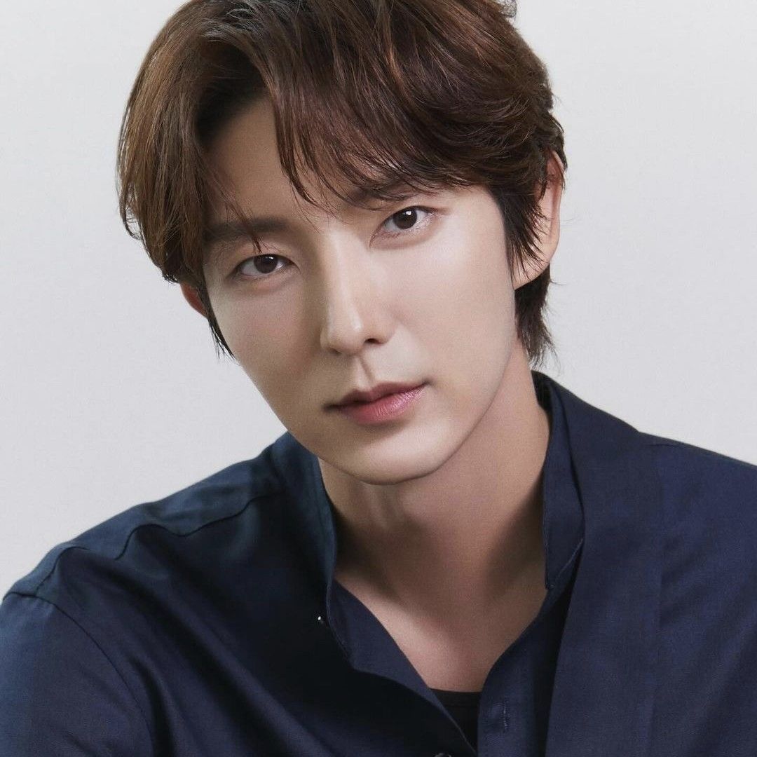 Behind-the-scenes cut of Lee Joongi