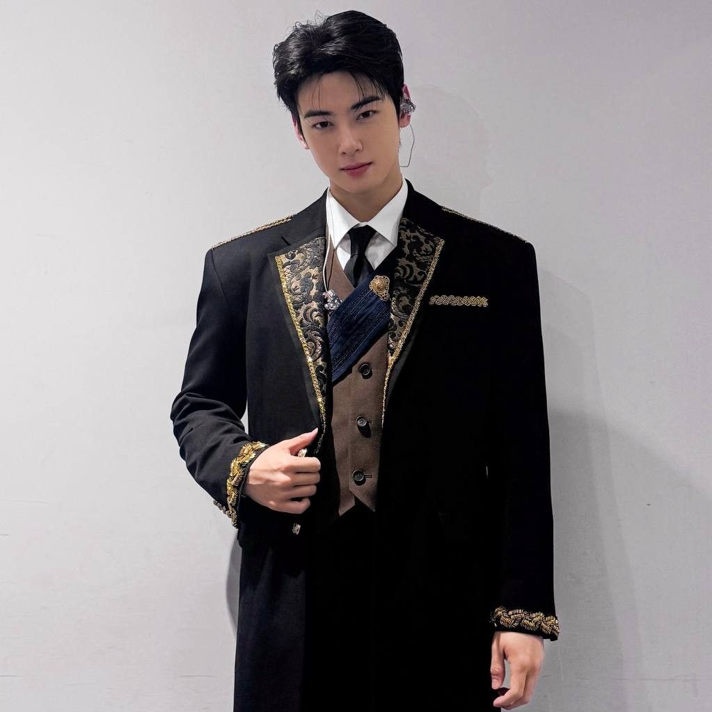 A moment captured by a fan of Cha Eunwoo