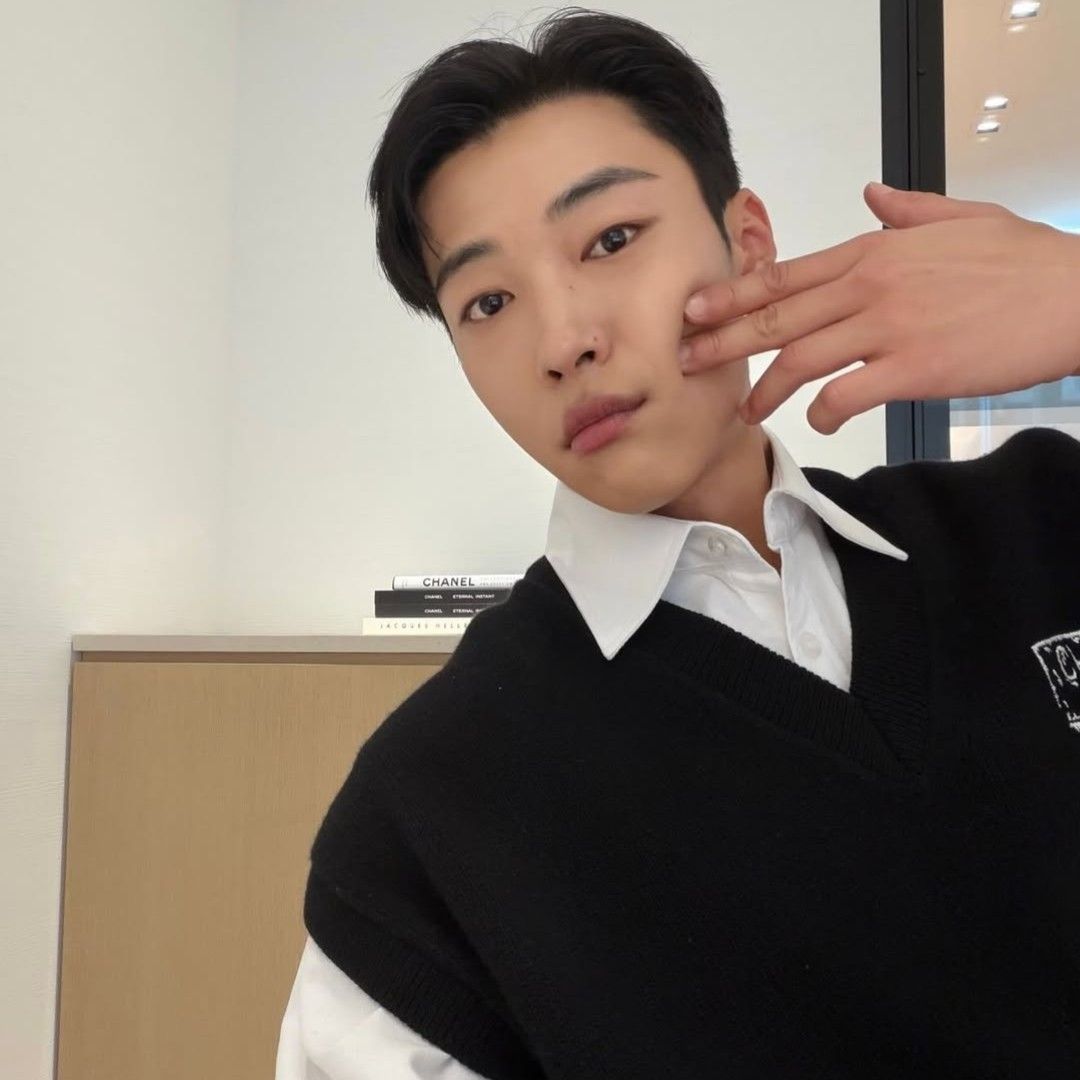 A moment captured by a fan of Woo Dohwan
