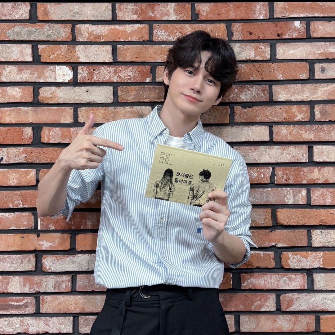 粉丝拍下的邕圣祐瞬间