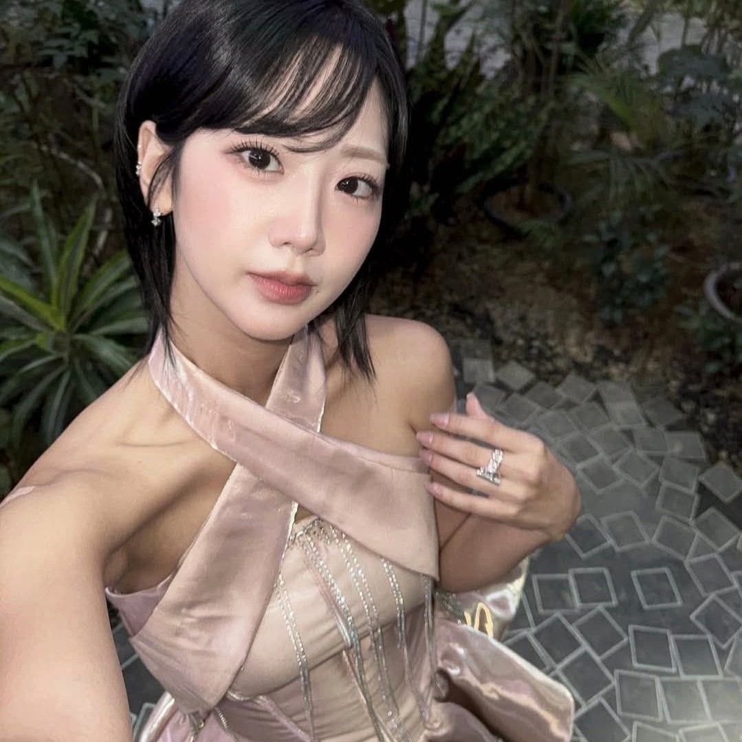 Latest photo of Kang Hyeyeon