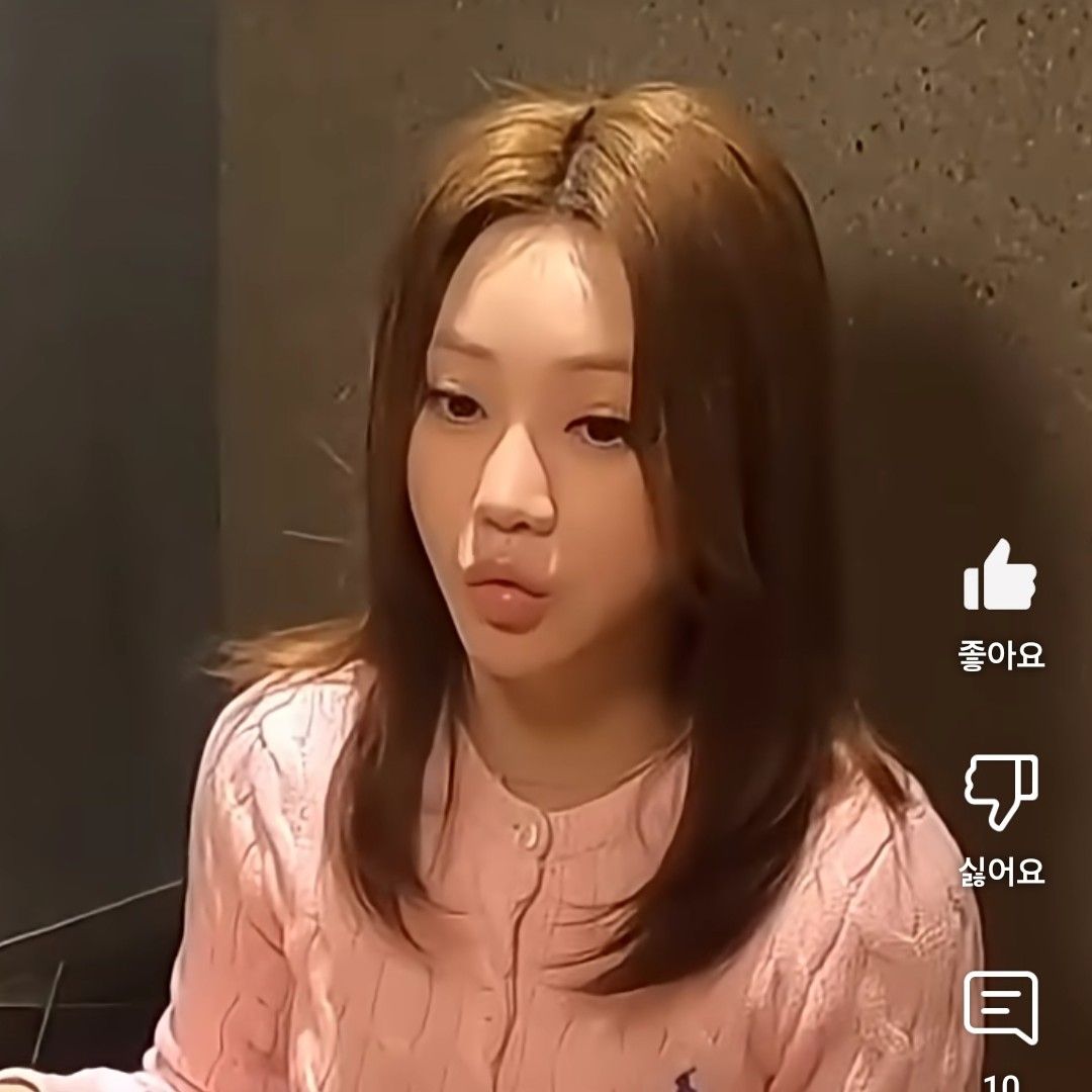 Behind-the-scenes cut of Hong Jiyoon