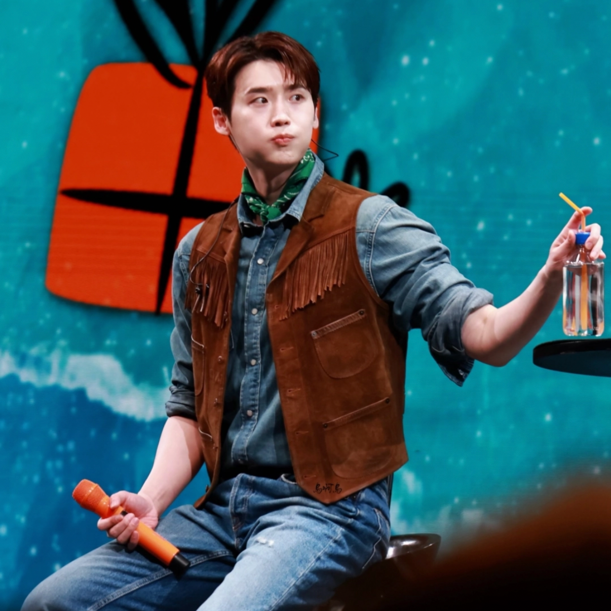 Recent activity shot of Lee Jongsuk