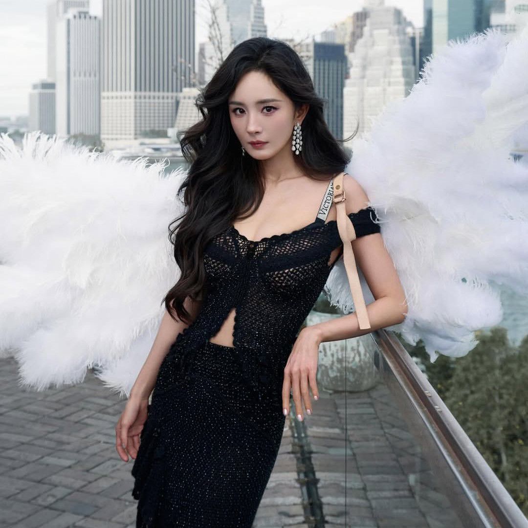 Recent activity shot of Yang Mi