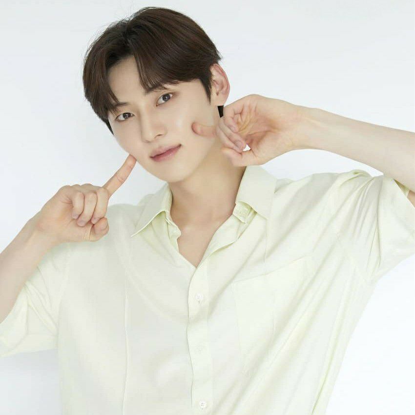 Behind-the-scenes cut of Hwang Minhyun
