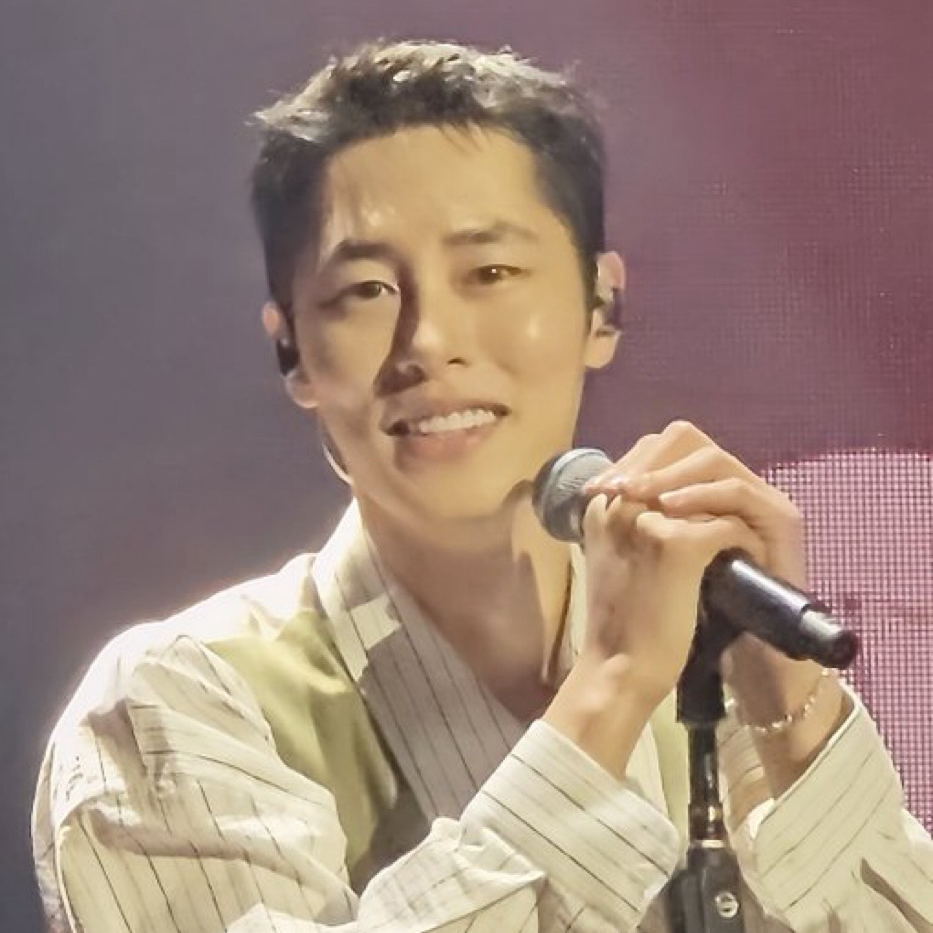 Behind-the-scenes cut of Lee Jaewook