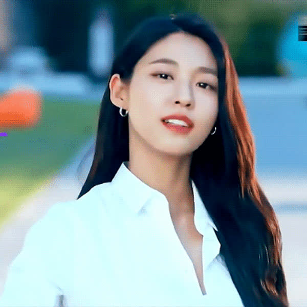Today’s standout profile photo of Seolhyun on Choeaedol Celeb