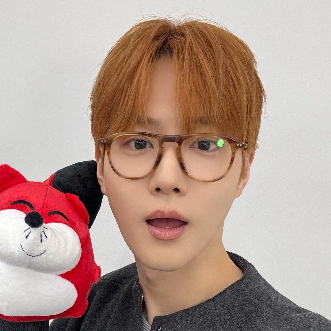 Behind-the-scenes cut of Suho